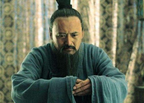 此人谋反本应诛九族，康熙知道他祖先姓氏后，却说杀不得