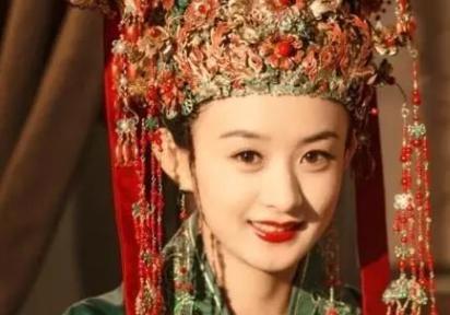 皇帝故意刁难这一家族，御赐2个梨让900人分着吃，结果让皇帝佩服