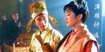 唐伯虎不可能点秋香，你看秋香的那把扇子上，写着什么呢