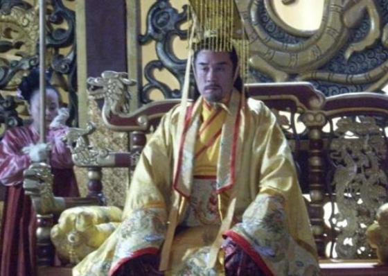 儿子设计灌醉了皇帝的妃子,结果还当上了皇帝