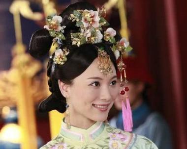 平妃不到十岁被康熙纳入后宫，她死后的封号是什么