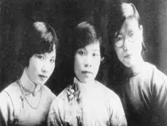 她是福州三大才女之一,一生有过三段婚姻,最后一个竟是师生恋
