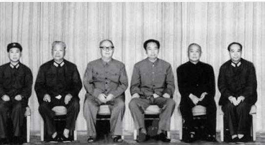 女儿问汪东兴你与谁的关系最好