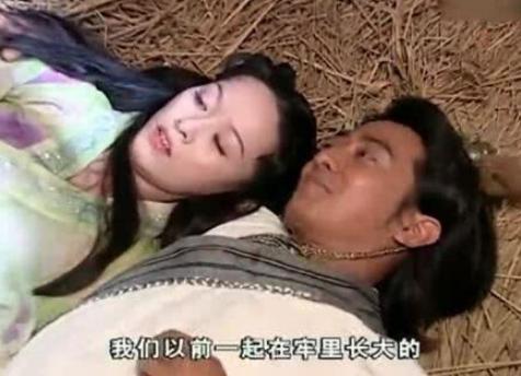 他本来身为皇太孙,出生后却被扔进大牢