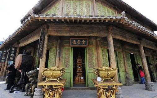 吴雄光晚上加班遇到乾隆皇帝，从此飞黄腾达