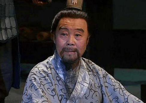 皇帝偷偷在大臣朝服烫个洞,背后有什么原因