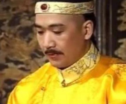 当初盗墓贼随手一丢的乾隆裹尸布 如今却被拍出了上亿的价钱