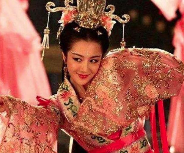 褒姒:比妲己貌美且柔弱,历史上最早的红颜祸水