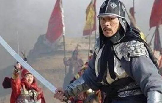 辽国猛将跟北宋叫板，一小人物拿武器说：我来解决，猛将当场毙命