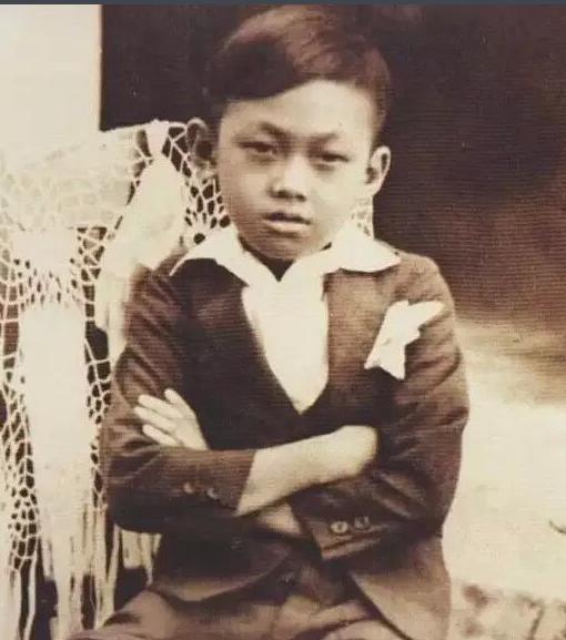 新加坡人民行动党创始人之一 新加坡国父李光耀简介