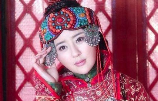 她改嫁皇太极,还让前夫的儿子娶自己女儿