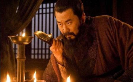 曹操是一个求贤若渴的人 为何没有人推荐诸葛亮给他呢