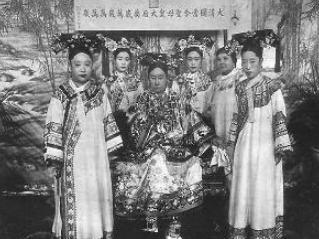 她是晚清的一位公主,曾伺候过慈禧沐浴