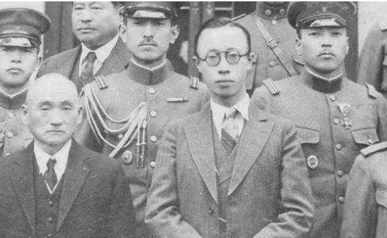 这个人加入美国籍后,将百件祖传国宝捐出