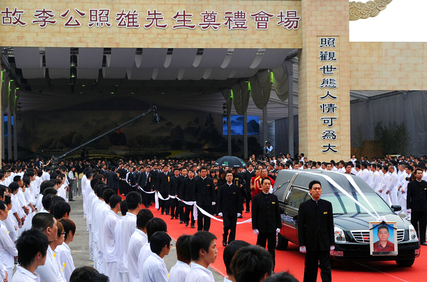 如此阵容！台黑帮大哥出殡两万帮派人士送行