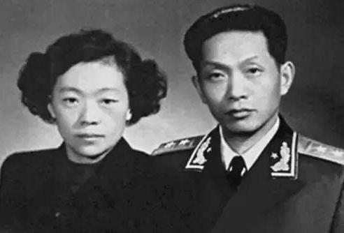 谭希林为了中国和捷克斯洛伐克的友好交往做了哪些杰出的贡献