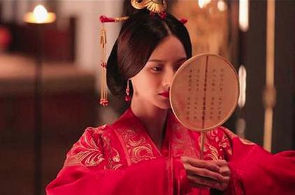 甄姬死后为何被皇帝下令将她头发遮面嘴里塞满糟糠