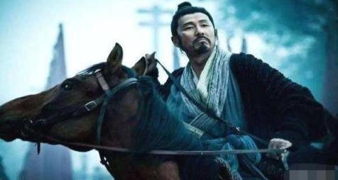 韩信被诱杀后,萧何望着他的尸体,仰天长叹说了12字,道破其中原委?