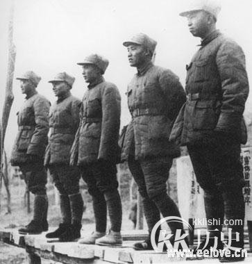 哪位大将的警卫与许世友比武将许世友丢翻
