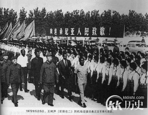 哪位大将的警卫与许世友比武将许世友丢翻
