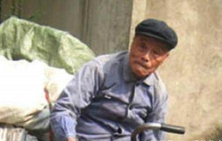 空军中校曾击落六架飞机,晚年却靠蹬三轮养家