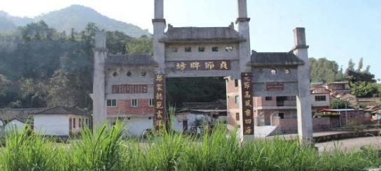 秦始皇受辱后,做了一件事让孔子背锅两千年