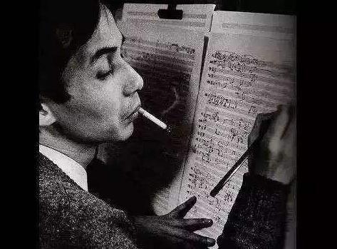 武满彻：日本作曲家，1930年10月8日生于东京，师从清濑保二学习音乐