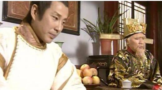 历史上的赵德芳跟包拯一点关系都没有，二十三岁去世