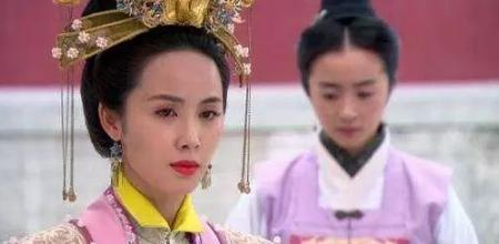 因和公主相爱被太监群殴，又被皇帝将其父母官职罢免！