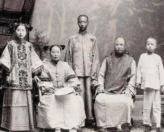 揭秘:清朝满族家庭中女子的地位高吗
