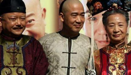 和珅和纪晓岚不是好友关系吗 为何和珅被杀却救不了他呢