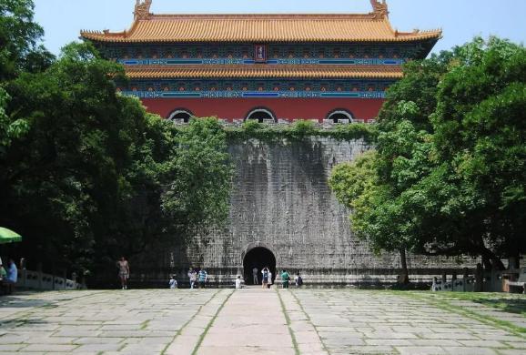 广西出土明代古墓,竟发现一块瑞士手表