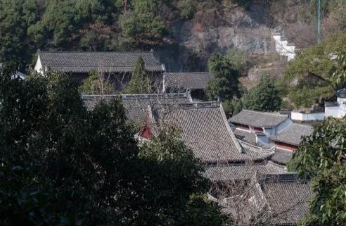 广西出土明代古墓,竟发现一块瑞士手表