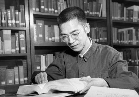 一代伟大数学家陈景润 在成才的道路上都遇到什么样的事情