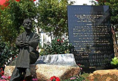 一代伟大数学家陈景润 在成才的道路上都遇到什么样的事情