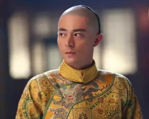 岳钟琪被雍正判斩监侯,乾隆还放心把重兵交给他