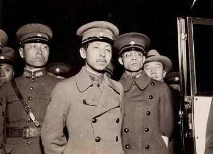 他是上海滩的风云人物,张学良都不敢惹他