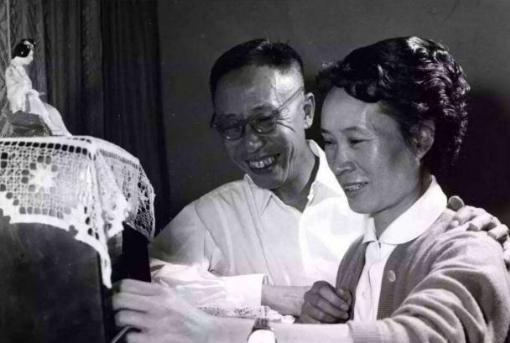 溥仪晚年回故宫进去后说了什么话，让妻子心酸不已