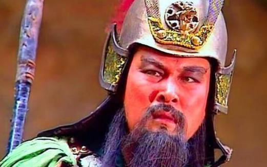曹操礼贤下士,为何关羽不吃这套执意跟随刘备