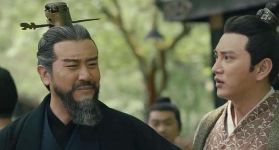 曹操不敢篡汉曹丕却当机立断,是曹操傻还是曹丕野心大