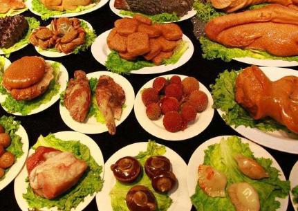 慈禧的生活到底有多奢靡 光一顿饭就100多个菜