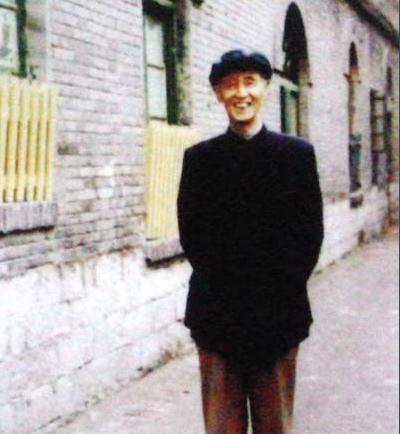中国著名诗人臧克家简介 他早年的经历是什么样的