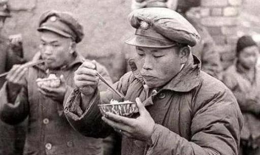 军队派了80名战士作战,回来却有81个人