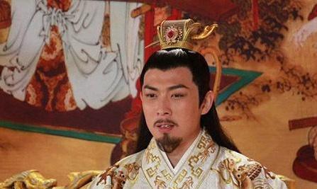 柳敬言身高七尺二寸、手长过膝，生下了亡国之君