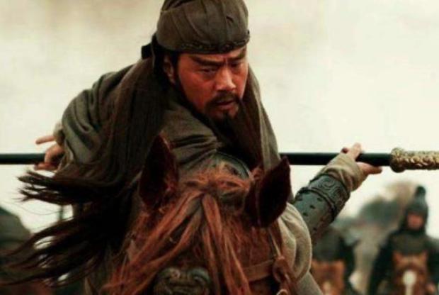 黄忠60岁能战平关羽，那他年轻时打得赢吕布吗