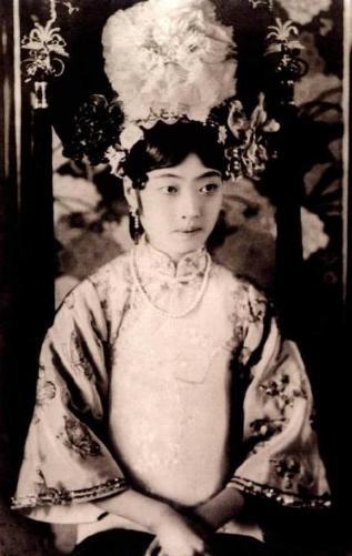这才是清朝嫔妃真正的样子，别被电视剧骗了