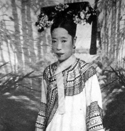 这才是清朝嫔妃真正的样子，别被电视剧骗了