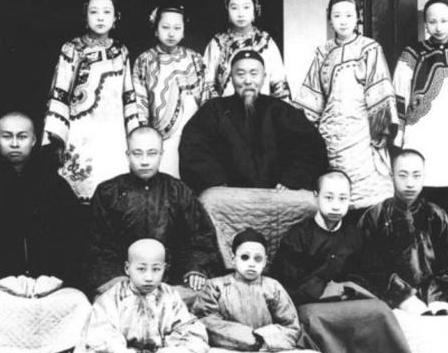 李鸿章到底是一个什么样的人 他到底是一个卖国贼还是爱国者呢