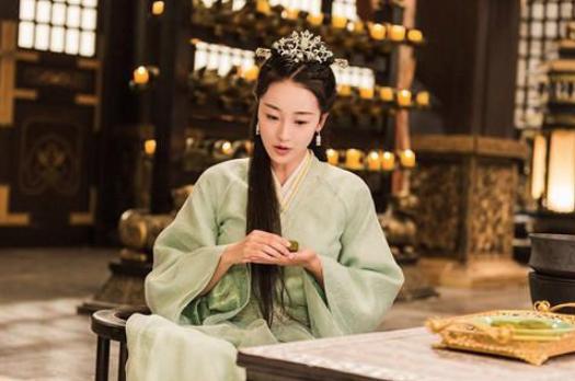 妃子不受宠被抛弃,嫁给乞丐20年后成开国皇后