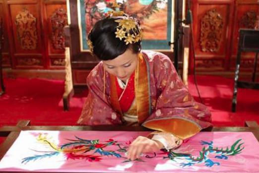妃子不受宠被抛弃,嫁给乞丐20年后成开国皇后